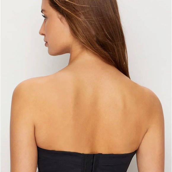 Smoothing Strapless Bra - Picture 2 of 7